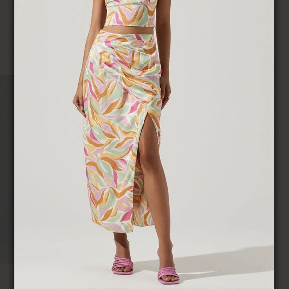 ASTR The Label Loretta Abstract Print Midi Wrap Skirt Small Pastel - Picture 1 of 10